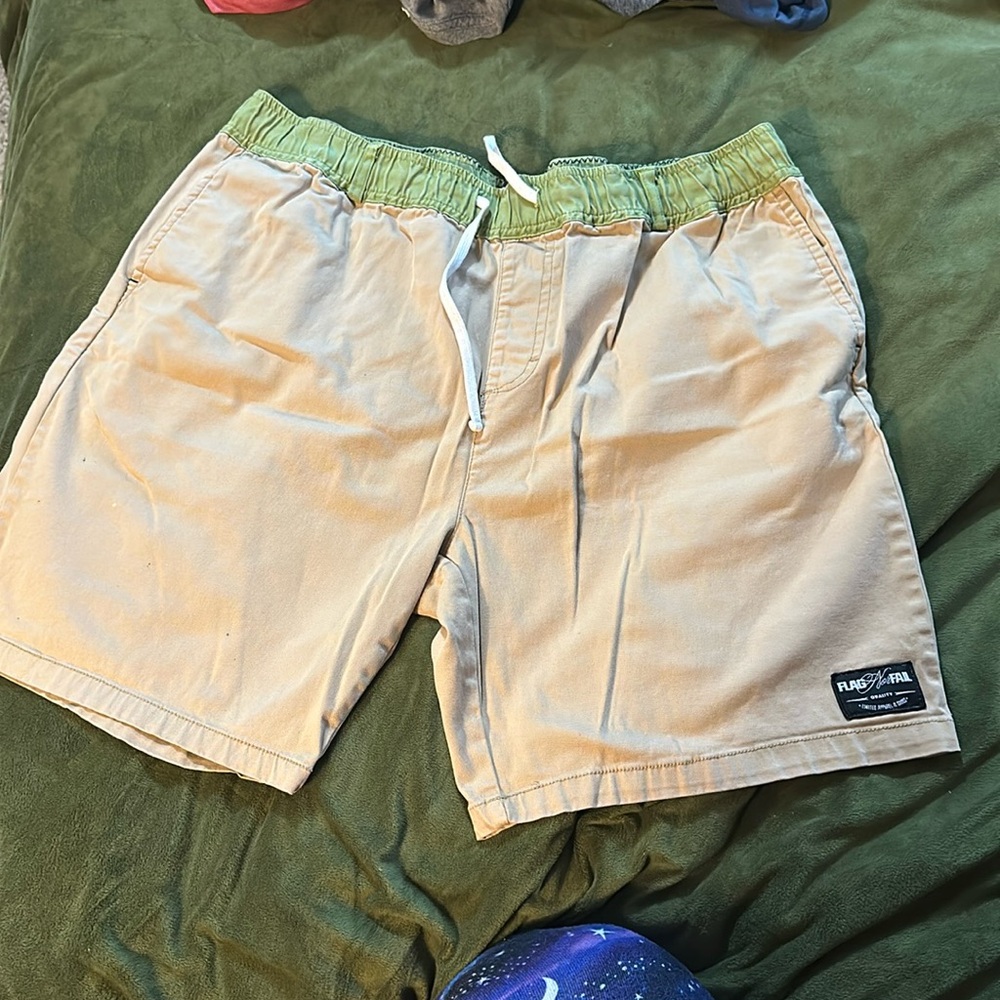 Men’s khaki